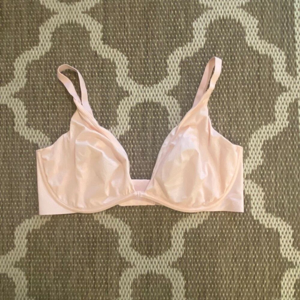 Victoria’s Secret bra incredible by Victoria’s Secret unlined plunge bra size 36